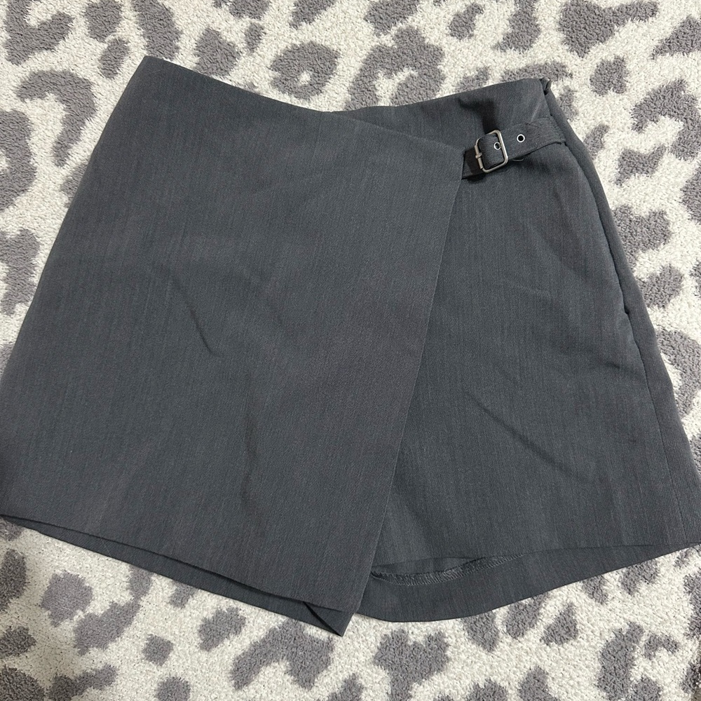 H&M Gray Skort
